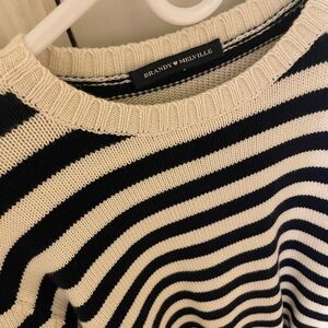 NEVER WORN Brandy Melville Sweater